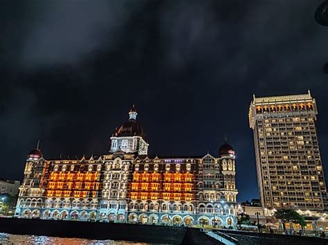 Hotel – Wikipedia.